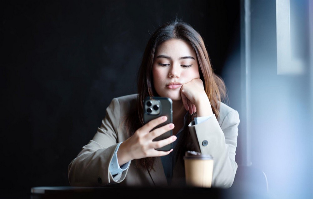 Các bạn có thể nhận biết nhân viên làm việc thiếu trách nhiệm bằng rất nhiều cách khác nhau, điển hình như giao tiếp trò chuyện