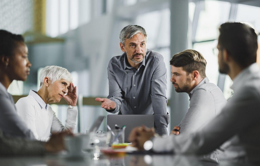 Lãnh đạo yếu kém không thể tránh khỏi tình trạng bị nhân viên có năng lực tỏ ra không phục