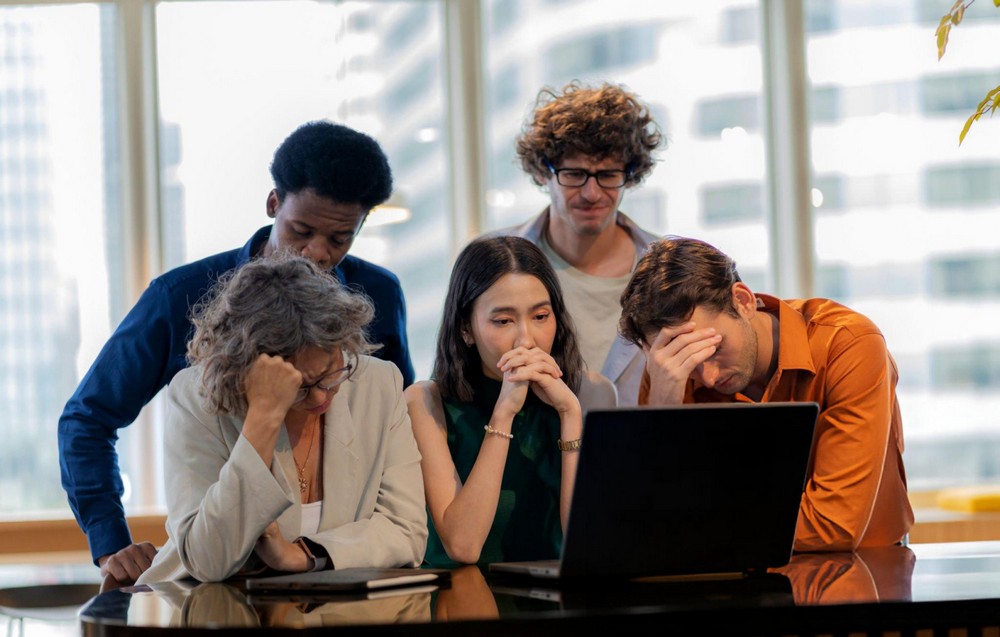 Ngoài việc gây ấp lực lên lãnh đạo yếu kém thì nhân viên có thể áp dụng những phương pháp tích cực hơn để giúp lãnh đạo trở nên tốt hơn